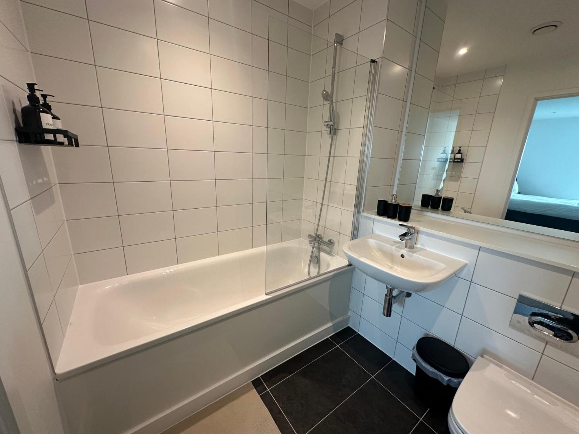 Modern 2 Bed Old Trafford Stadium Apartment *