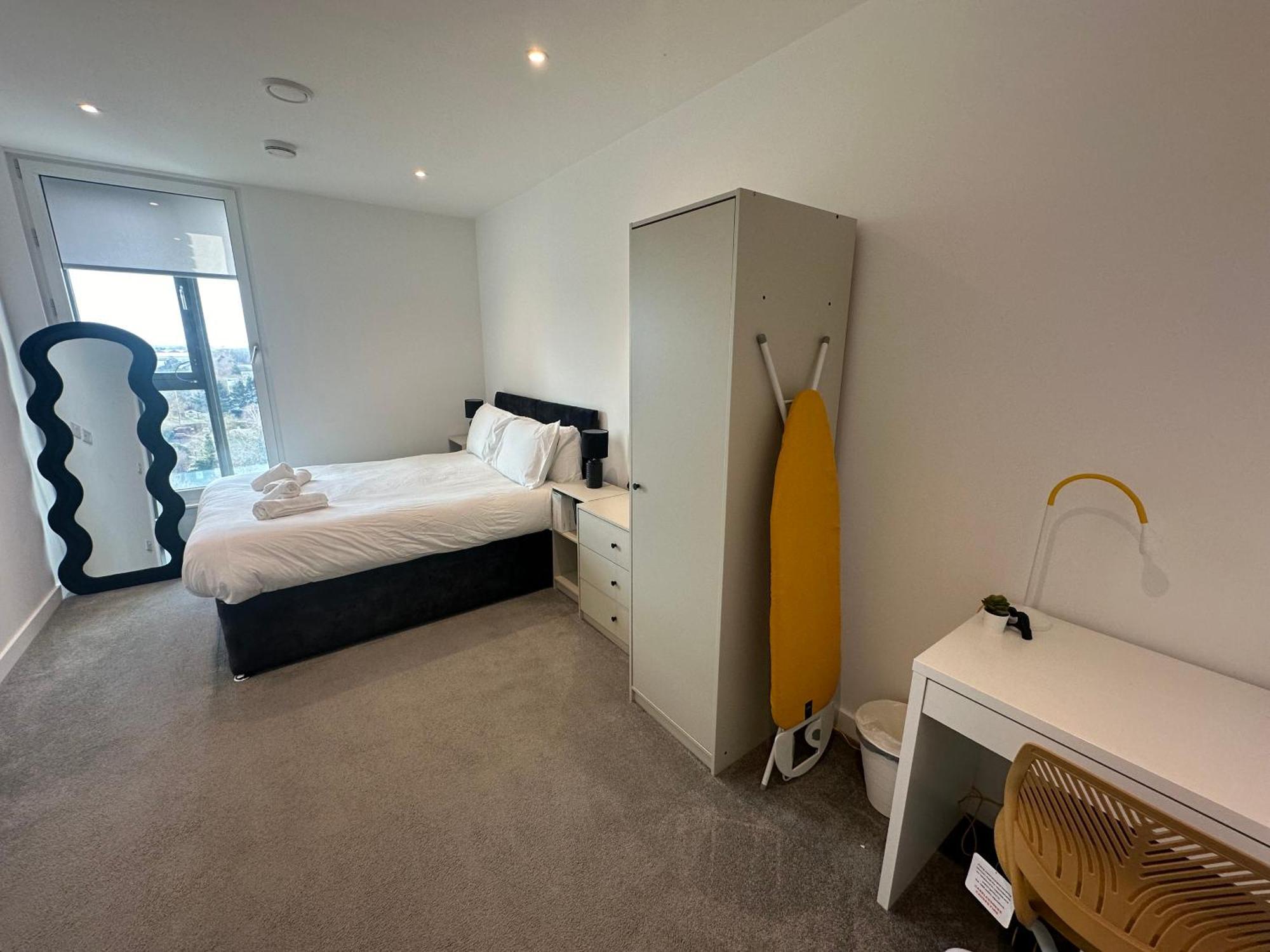 Modern 2 Bed Old Trafford Stadium Apartment Manchester